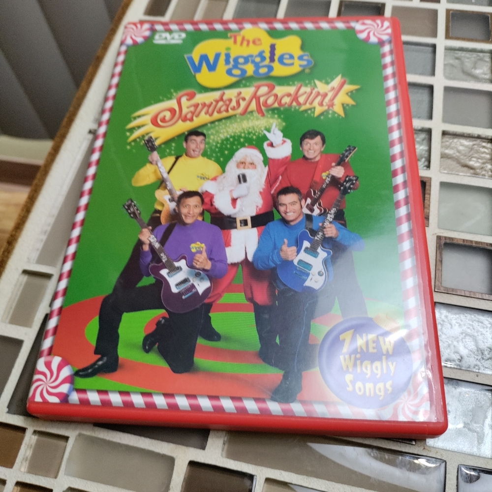 The Wiggles-Santas Rocking!-dvd-must bundle with another item 💜